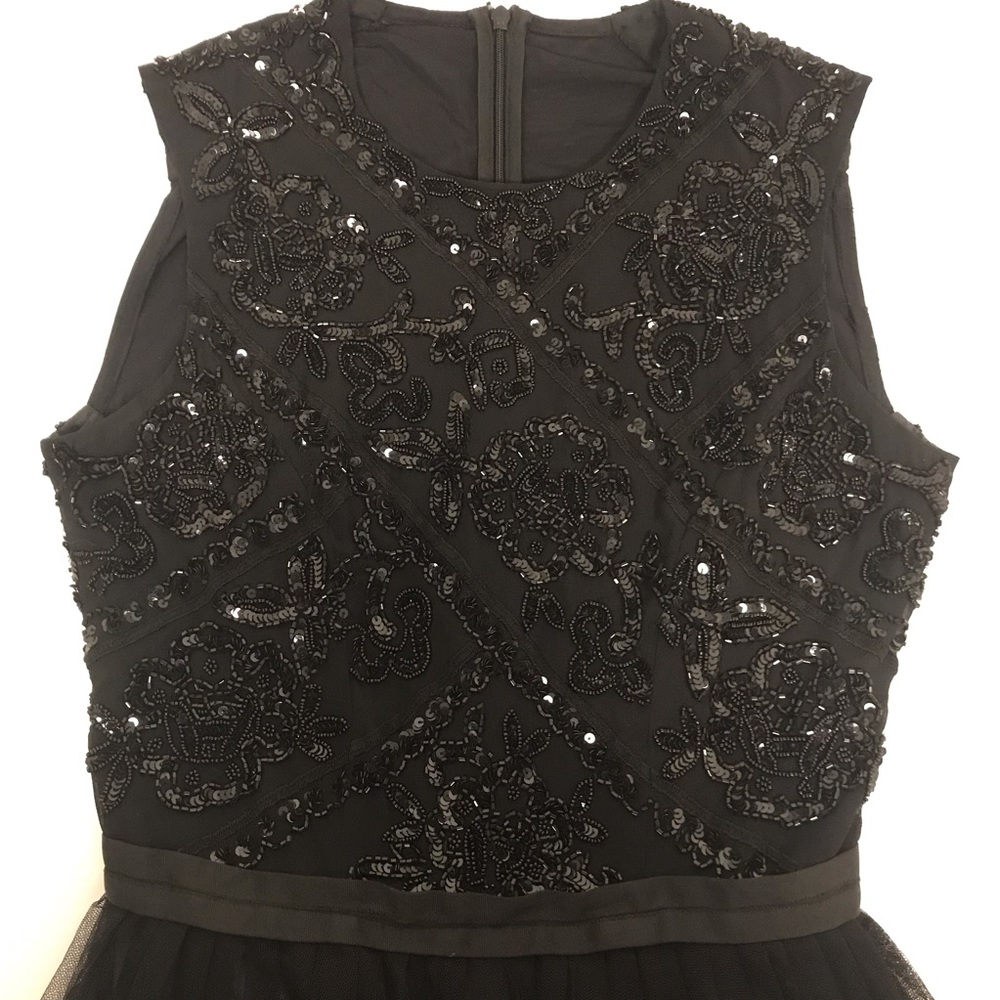 NWOT Needle & Thread Embellished Mesh Lace Dress - Picture 6 of 8